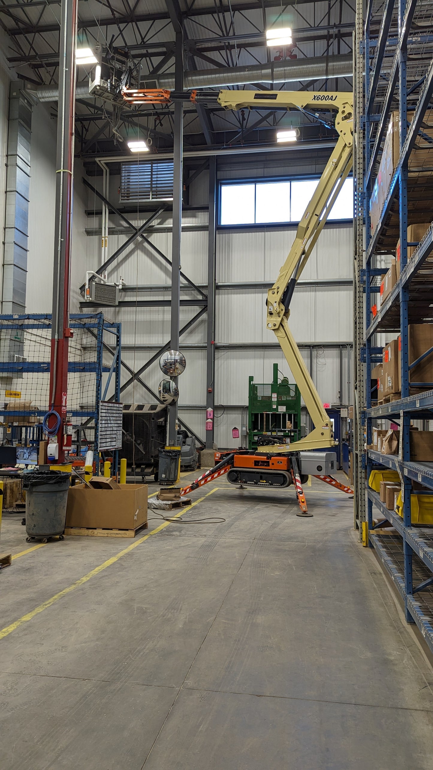 JLG X600AJ crawler - ULTRA LOW HOURS