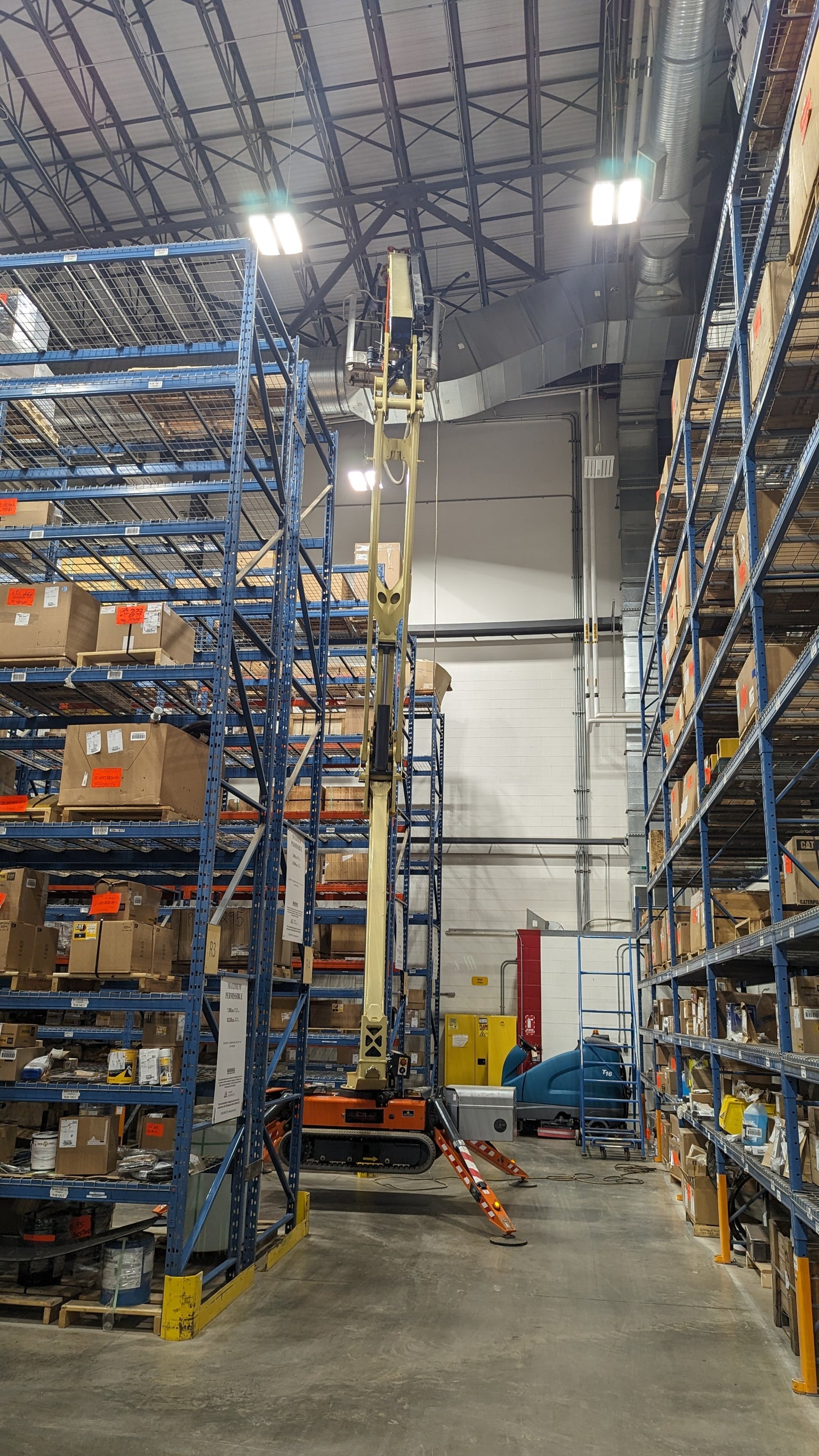 JLG X600AJ crawler - ULTRA LOW HOURS