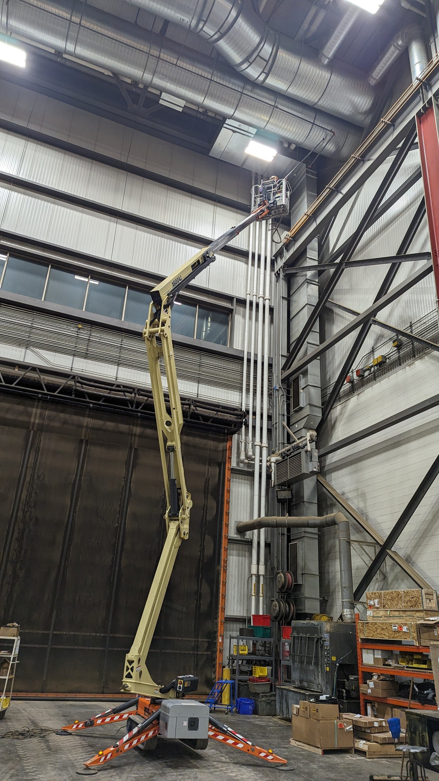 JLG X600AJ crawler - ULTRA LOW HOURS