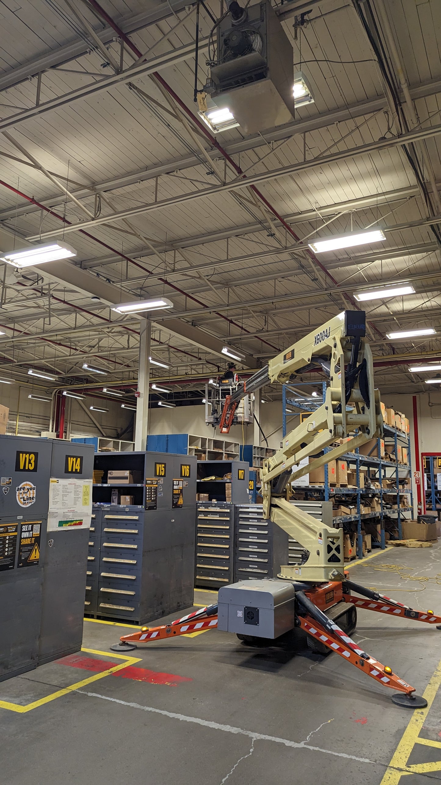 JLG X600AJ crawler - ULTRA LOW HOURS