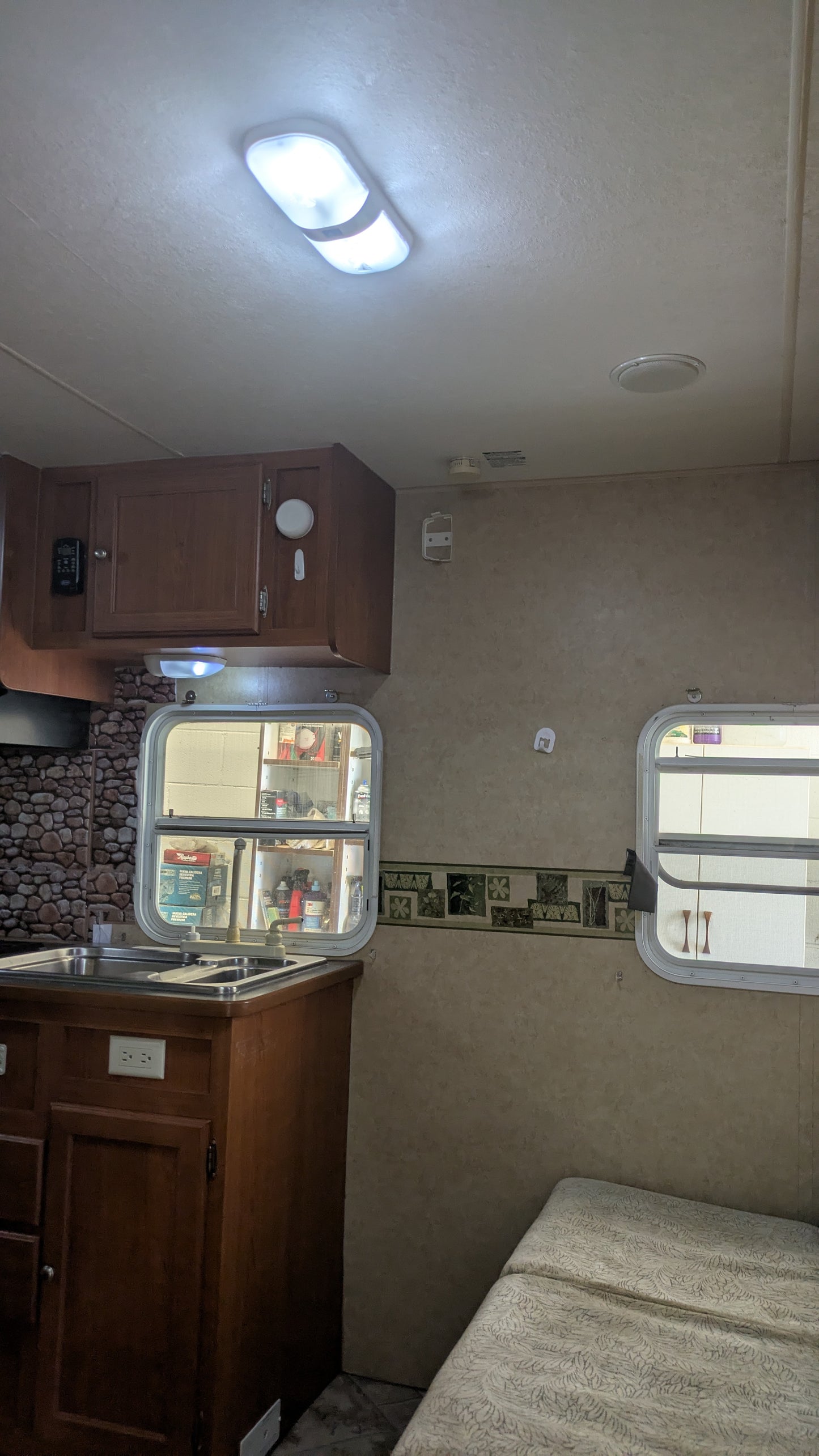 2010 R-VISION SUPERSPORT 27BH TRAVEL TRAILER