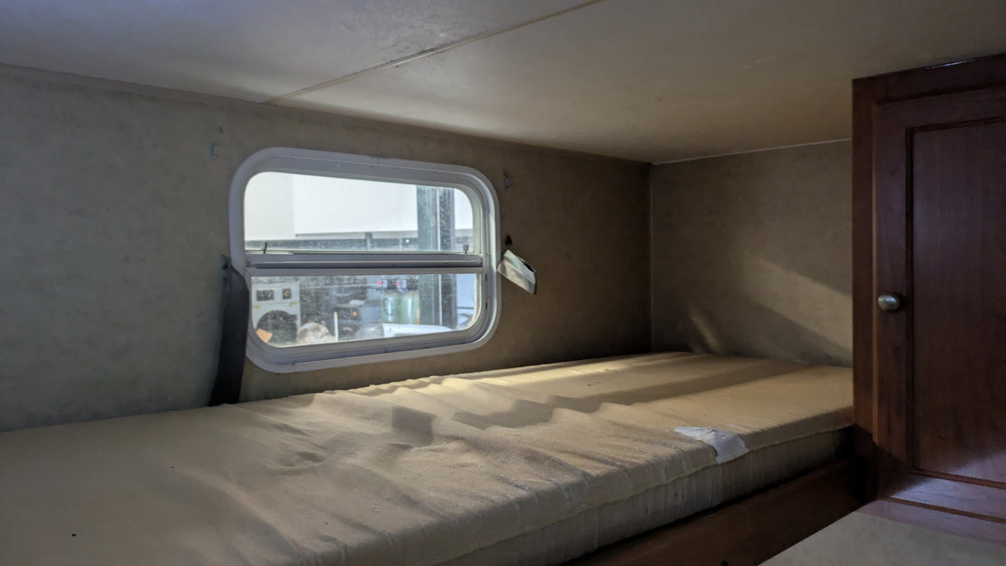 2010 R-VISION SUPERSPORT 27BH TRAVEL TRAILER