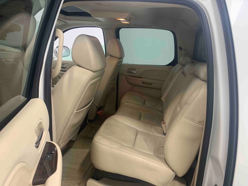 2008 Cadillac Escalade EXT 4D Utility Truck
